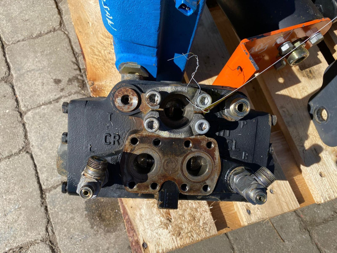 Doosan DL 500 - Válvula hidráulica para Máquina de construção: foto 5 Doosan DL 500 - Válvula hidráulica para Máquina de construção: foto 5