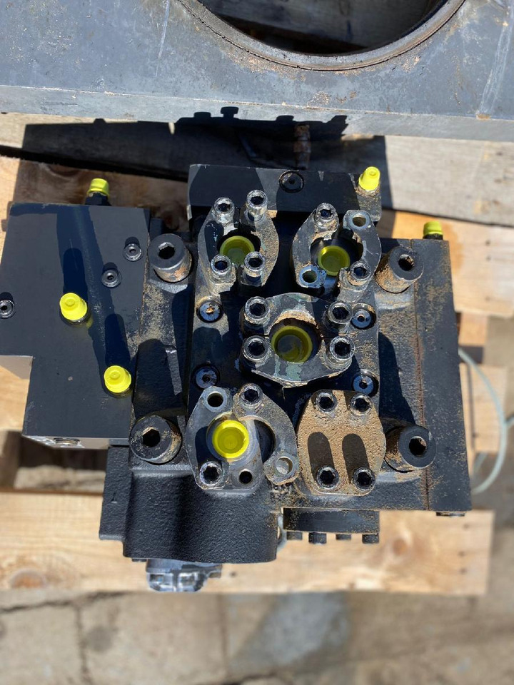 Doosan DL 500 - Válvula hidráulica para Máquina de construção: foto 4 Doosan DL 500 - Válvula hidráulica para Máquina de construção: foto 4