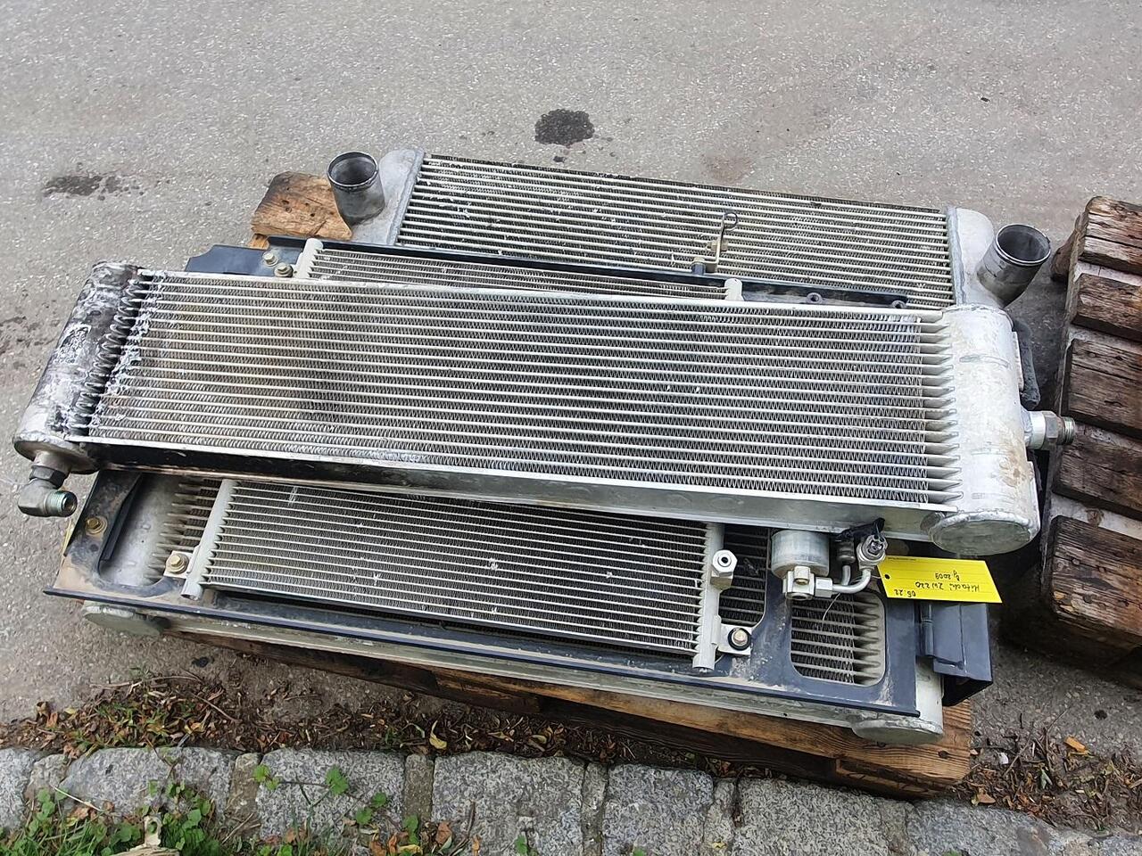 Hitachi ZW 220 - Sistema de arrefecimento para Máquina de construção: foto 1 Hitachi ZW 220 - Sistema de arrefecimento para Máquina de construção: foto 1