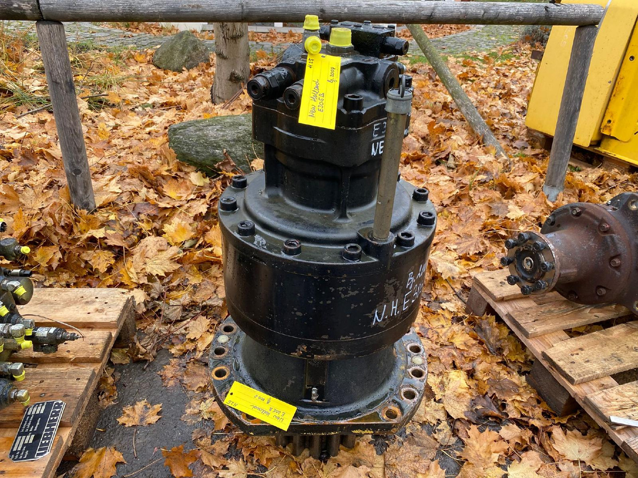 Holland E 305 - Motor de giro para Máquina de construção: foto 2 Holland E 305 - Motor de giro para Máquina de construção: foto 2