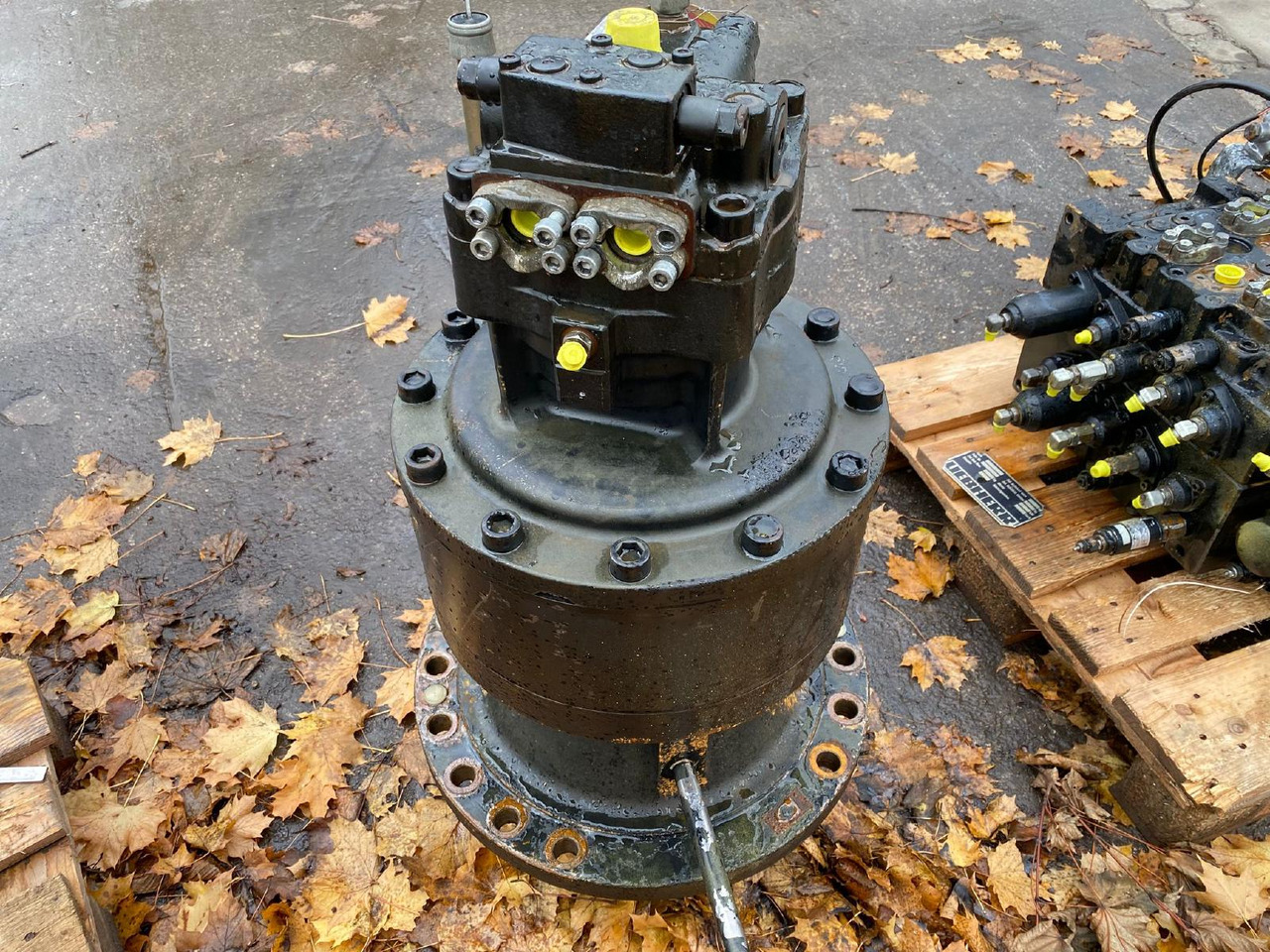 Holland E 305 - Motor de giro para Máquina de construção: foto 5 Holland E 305 - Motor de giro para Máquina de construção: foto 5