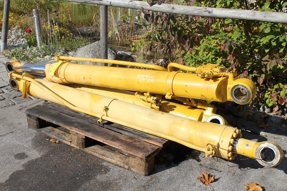 Komatsu PC 240 - Cilindro hidráulico para Máquina de construção: foto 1 Komatsu PC 240 - Cilindro hidráulico para Máquina de construção: foto 1