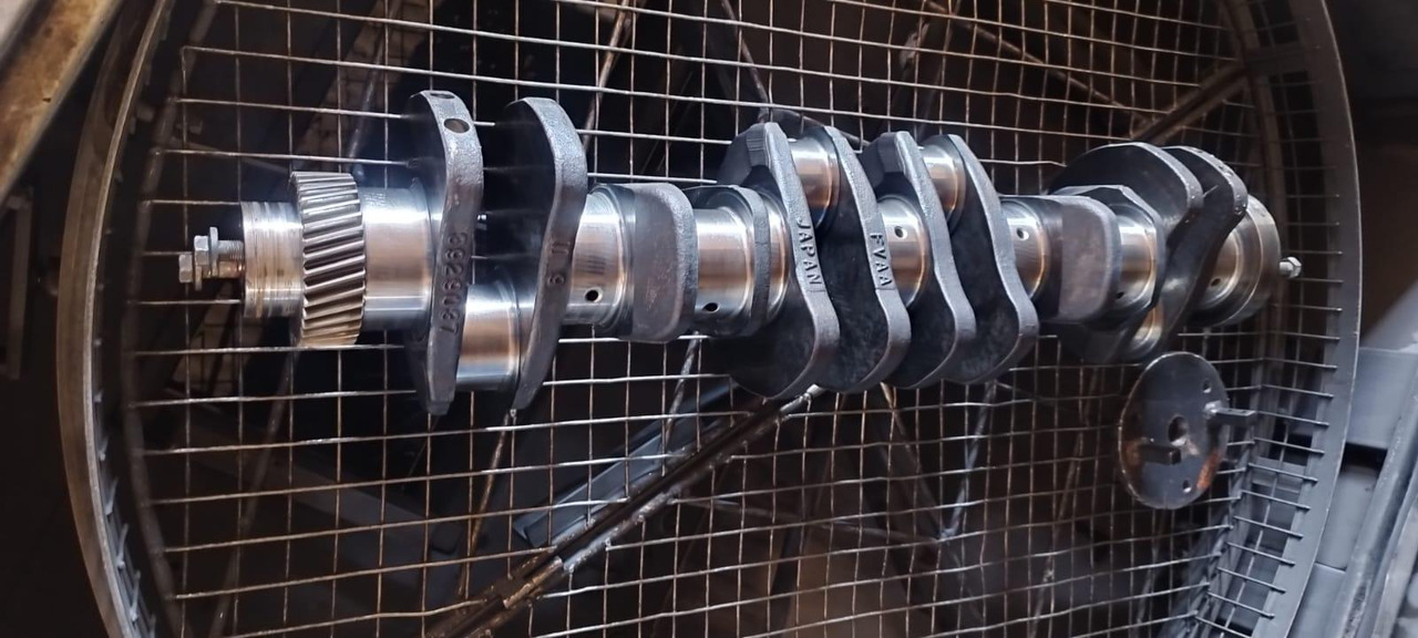 Komatsu SAA6D102E-2 - Motor para Máquina de construção: foto 1 Komatsu SAA6D102E-2 - Motor para Máquina de construção: foto 1