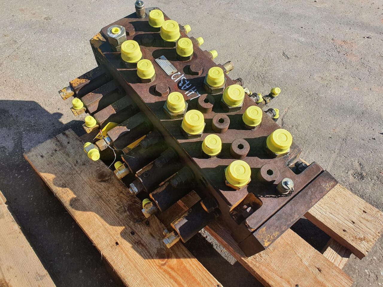 Liebherr A 312 - Válvula hidráulica para Máquina de construção: foto 1 Liebherr A 312 - Válvula hidráulica para Máquina de construção: foto 1