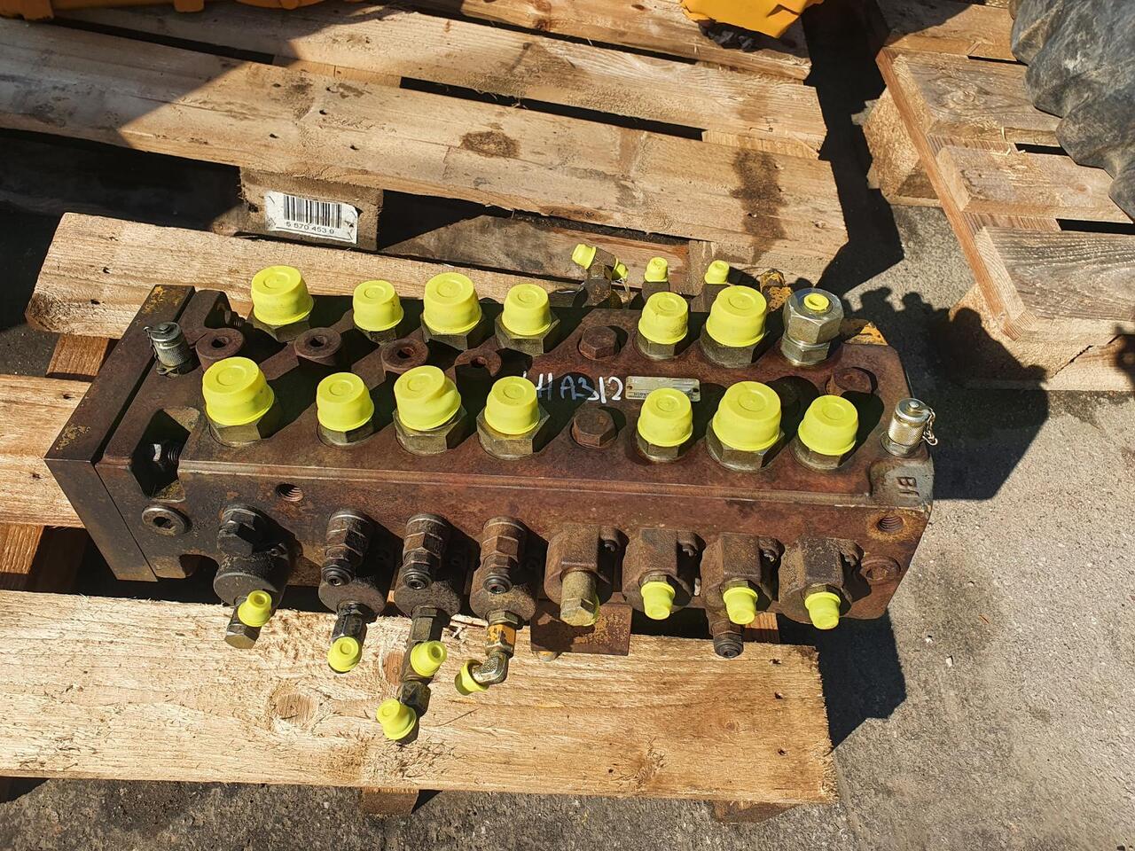 Liebherr A 312 - Válvula hidráulica para Máquina de construção: foto 2 Liebherr A 312 - Válvula hidráulica para Máquina de construção: foto 2