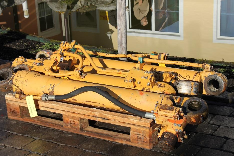 Liebherr A 902 LIT - Cilindro hidráulico para Máquina de construção: foto 2 Liebherr A 902 LIT - Cilindro hidráulico para Máquina de construção: foto 2