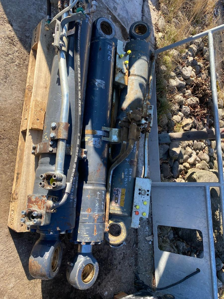 Liebherr R 924 C - Cilindro hidráulico para Máquina de construção: foto 3 Liebherr R 924 C - Cilindro hidráulico para Máquina de construção: foto 3