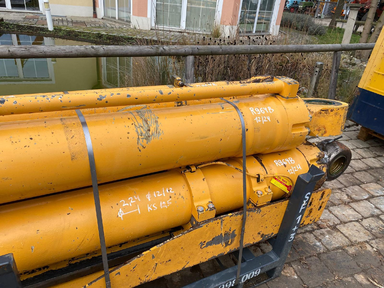 Liebherr R 964 B LIT - Cilindro hidráulico para Máquina de construção: foto 2 Liebherr R 964 B LIT - Cilindro hidráulico para Máquina de construção: foto 2