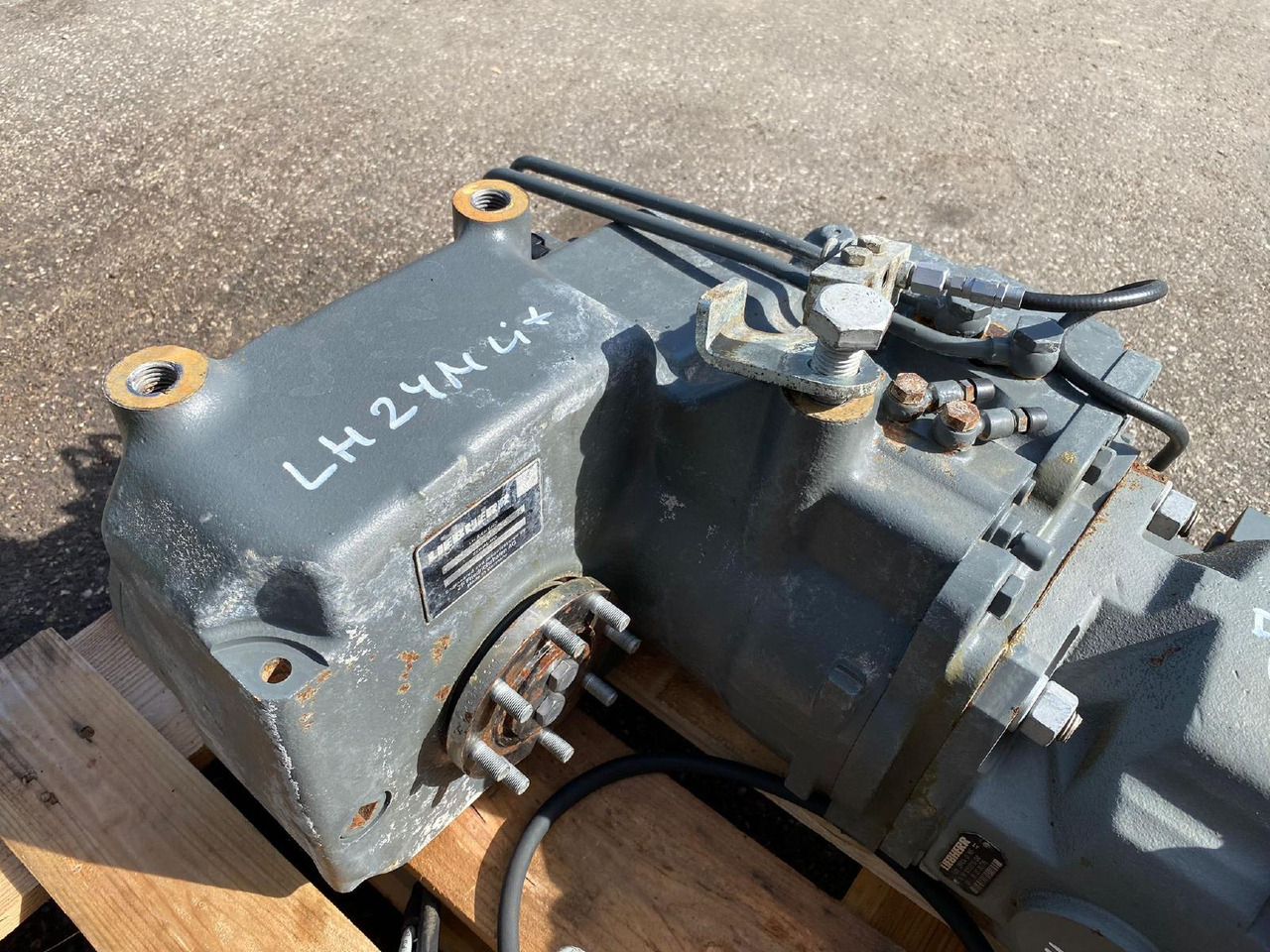 Liebherr ZF aus LH 24M - Caixa de velocidade para Máquina de construção: foto 1 Liebherr ZF aus LH 24M - Caixa de velocidade para Máquina de construção: foto 1