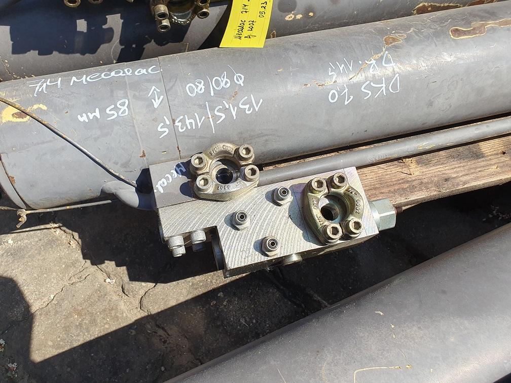 Mecalac 714 MW - Cilindro hidráulico para Máquina de construção: foto 2 Mecalac 714 MW - Cilindro hidráulico para Máquina de construção: foto 2