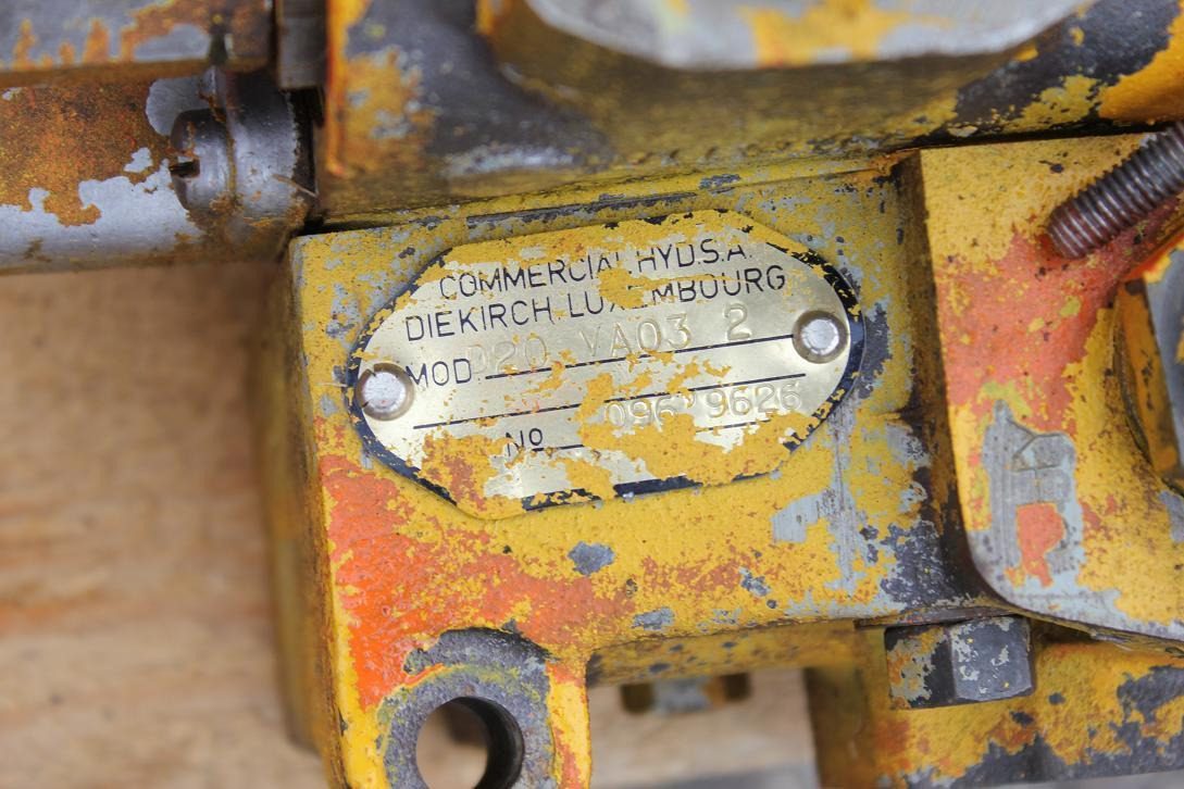Schaeff HML 30 A - Válvula hidráulica para Máquina de construção: foto 4 Schaeff HML 30 A - Válvula hidráulica para Máquina de construção: foto 4
