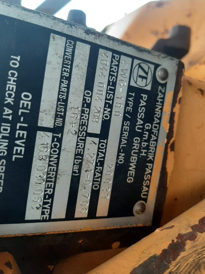 ZF 4 WG 180 aus Case 621 - Caixa de velocidade para Máquina de construção: foto 2 ZF 4 WG 180 aus Case 621 - Caixa de velocidade para Máquina de construção: foto 2