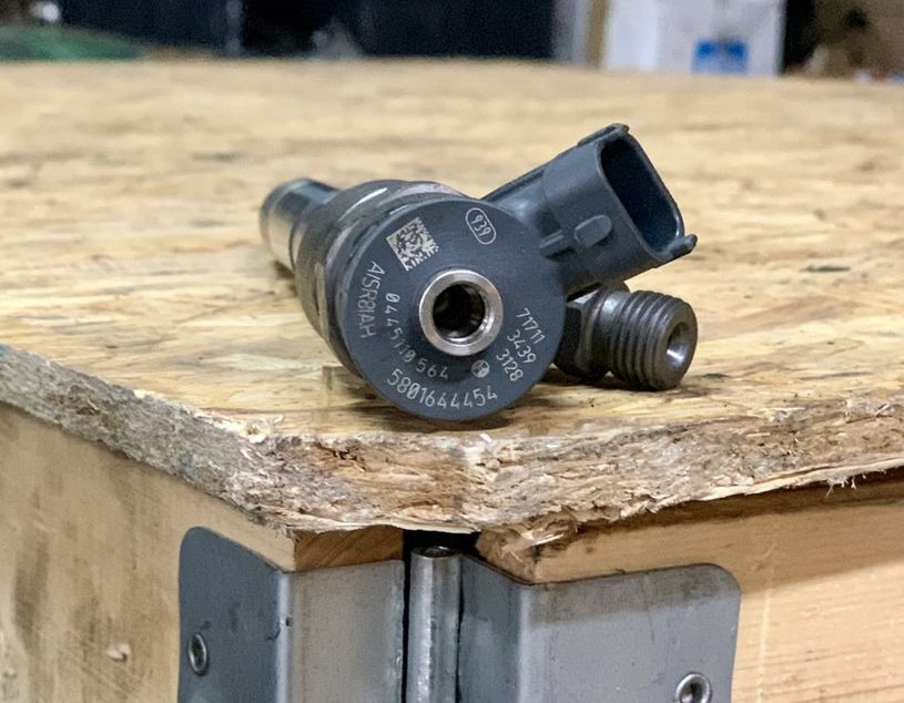 0445110564 for IVECO Daily 3.0 commercial vehicle - Injector para Veículo comercial: foto 3 0445110564 for IVECO Daily 3.0 commercial vehicle - Injector para Veículo comercial: foto 3