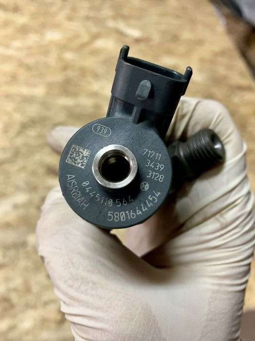 0445110564 for IVECO Daily 3.0 commercial vehicle - Injector para Veículo comercial: foto 1 0445110564 for IVECO Daily 3.0 commercial vehicle - Injector para Veículo comercial: foto 1