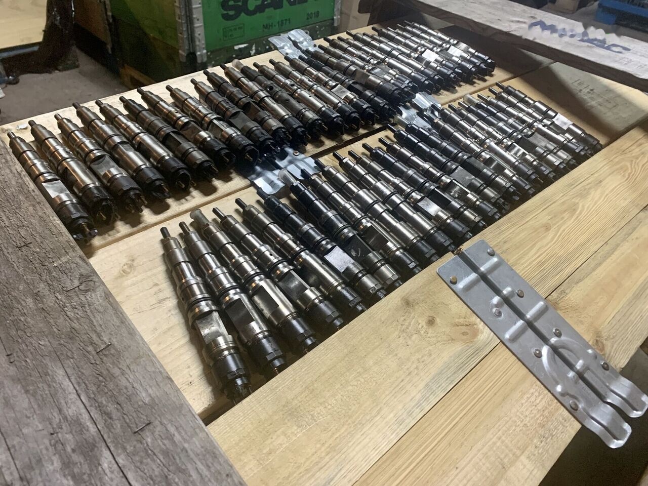 Bosch 0445120420 MAN TGX-S truck - Injector para Camião: foto 2 Bosch 0445120420 MAN TGX-S truck - Injector para Camião: foto 2