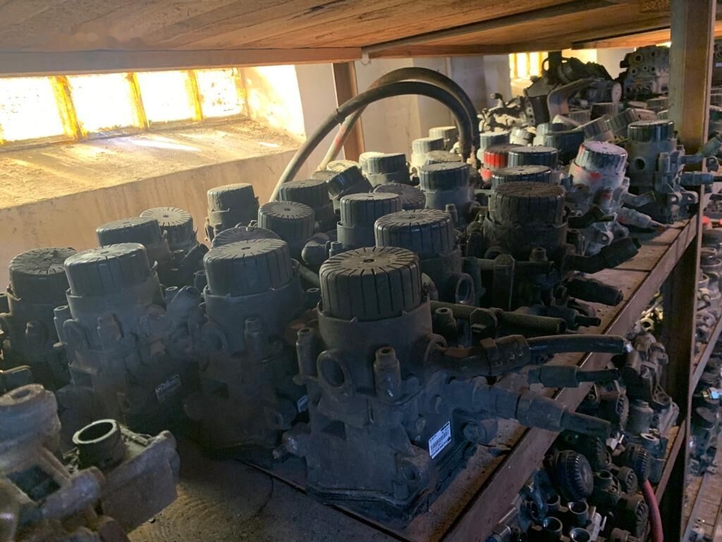 Knorr-Bremse Pojedynczy   Scania R 124 Hurt modulatorów EBS zawór pojedynczy przód truck - Válvula de freio para Camião: foto 1 Knorr-Bremse Pojedynczy   Scania R 124 Hurt modulatorów EBS zawór pojedynczy przód truck - Válvula de freio para Camião: foto 1