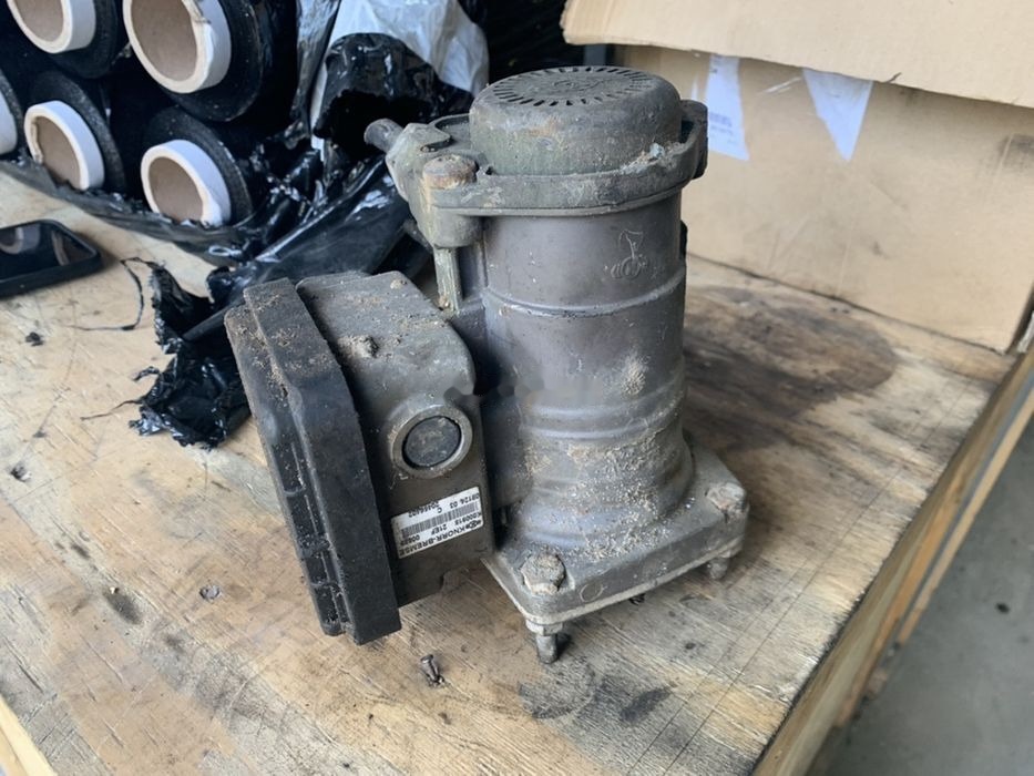 Knorr-Bremse SCANIA MAN VOVLO   MAN K000918 / K000919 / K000917 - Válvula de freio para Camião: foto 1 Knorr-Bremse SCANIA MAN VOVLO   MAN K000918 / K000919 / K000917 - Válvula de freio para Camião: foto 1