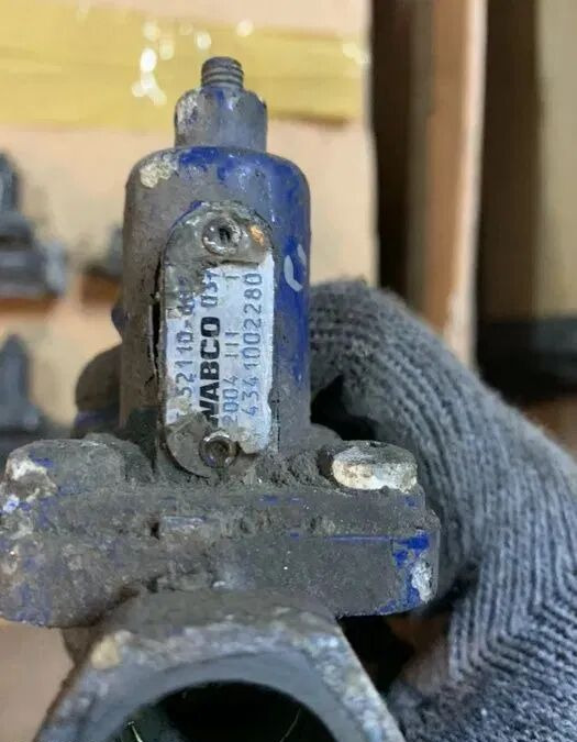 MAN TGA 4341002280 MAN truck - Válvula de freio para Camião: foto 2 MAN TGA 4341002280 MAN truck - Válvula de freio para Camião: foto 2