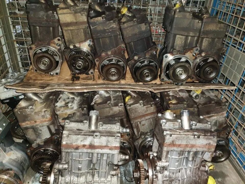 Sprężarka LP490 Mercedes Actros MP4 Voith A4711303215 - Compressor, sistema de ar comprimido para Camião: foto 1 Sprężarka LP490 Mercedes Actros MP4 Voith A4711303215 - Compressor, sistema de ar comprimido para Camião: foto 1