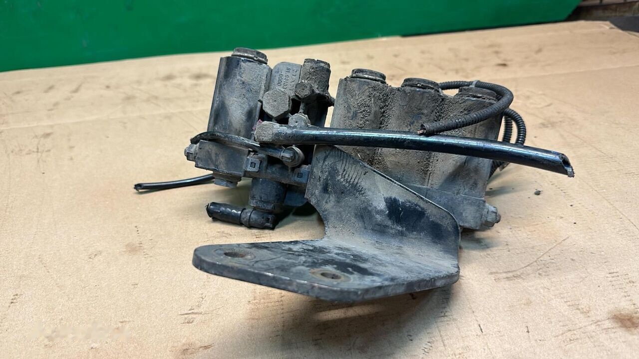 ZAWÓR ELEKTORMAGNETYCZNY 5382900200 MAN TGA 5382900200 - Válvula de freio para Camião: foto 1 ZAWÓR ELEKTORMAGNETYCZNY 5382900200 MAN TGA 5382900200 - Válvula de freio para Camião: foto 1