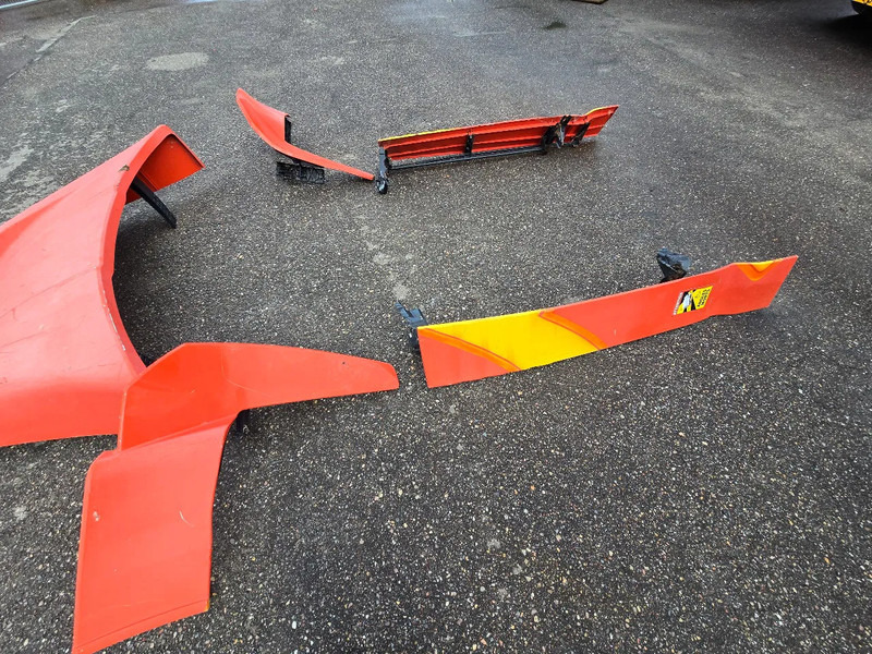MAN TGX Spoiler - Aerodinâmica/ Aerofólio para Camião: foto 1 MAN TGX Spoiler - Aerodinâmica/ Aerofólio para Camião: foto 1
