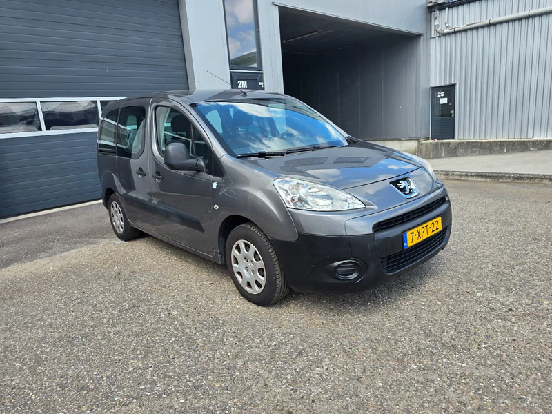 Peugeot Partner 1.6 benzine - Automóvel: foto 2 Peugeot Partner 1.6 benzine - Automóvel: foto 2