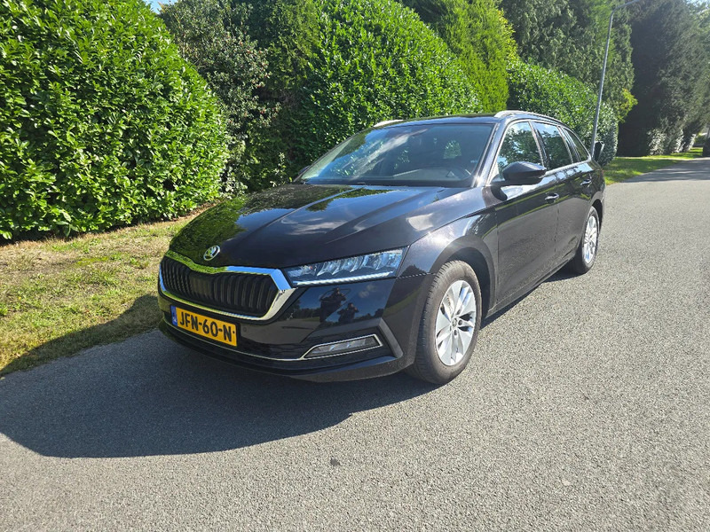 Škoda Octavia Combi 1.0 Benzine - Automóvel: foto 1 Škoda Octavia Combi 1.0 Benzine - Automóvel: foto 1