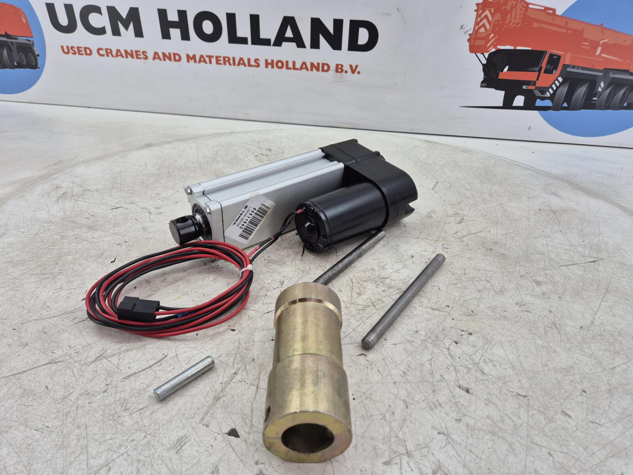 Demag AC 120 Counterweigt locking liniar motor set - Sistema elétrico para Guindaste: foto 3 Demag AC 120 Counterweigt locking liniar motor set - Sistema elétrico para Guindaste: foto 3