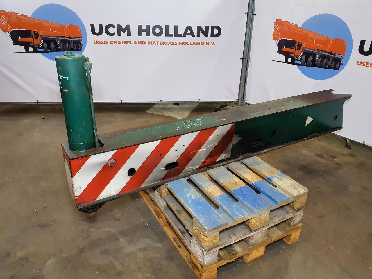 FAUN ATF 30-2 outrigger beam front complete - Suspensão para Grua móvel: foto 2 FAUN ATF 30-2 outrigger beam front complete - Suspensão para Grua móvel: foto 2