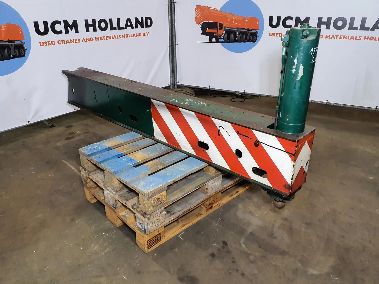 FAUN ATF 30-2 outrigger beam front complete - Suspensão para Grua móvel: foto 1 FAUN ATF 30-2 outrigger beam front complete - Suspensão para Grua móvel: foto 1