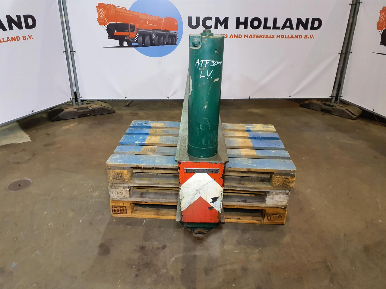 FAUN ATF 30-2 outrigger beam front complete - Suspensão para Grua móvel: foto 5 FAUN ATF 30-2 outrigger beam front complete - Suspensão para Grua móvel: foto 5