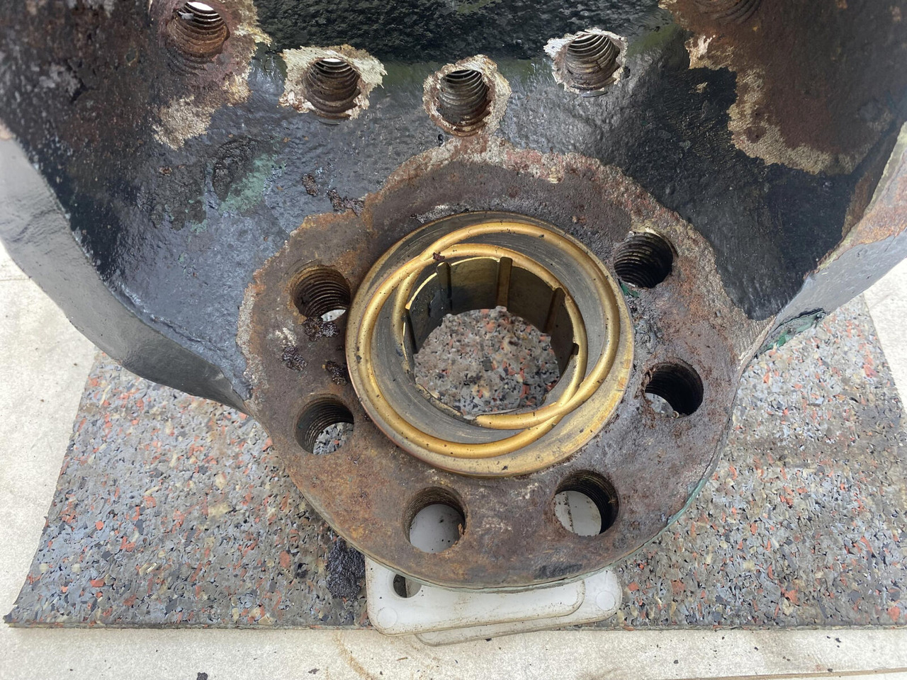 Manga de eixo para Grua móvel FAUN ATF 30 Steering knuckle 16 holes axle 1: foto 8