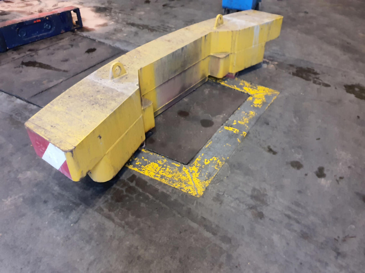 FAUN ATF 45 counterweight 2,45 ton - Contrapeso para Grua móvel: foto 1 FAUN ATF 45 counterweight 2,45 ton - Contrapeso para Grua móvel: foto 1