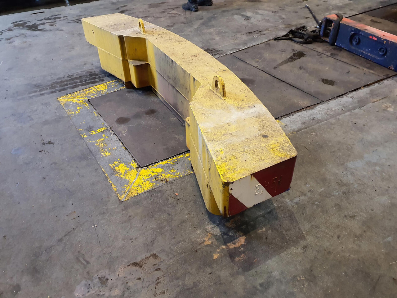 FAUN ATF 45 counterweight 2,45 ton - Contrapeso para Grua móvel: foto 4 FAUN ATF 45 counterweight 2,45 ton - Contrapeso para Grua móvel: foto 4