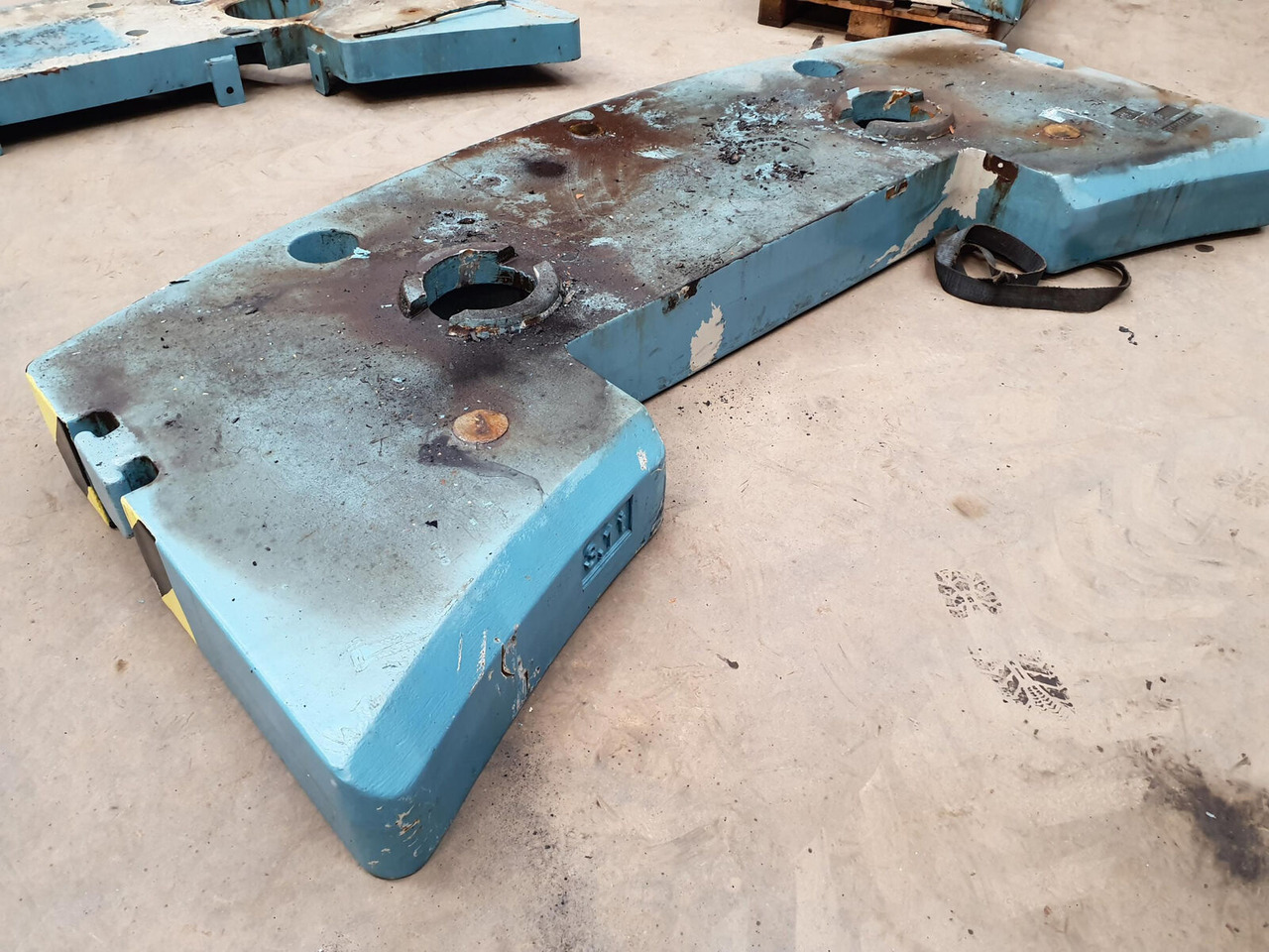 FAUN ATF 60-3 counterweight 3.1 ton - Contrapeso para Grua móvel: foto 4 FAUN ATF 60-3 counterweight 3.1 ton - Contrapeso para Grua móvel: foto 4