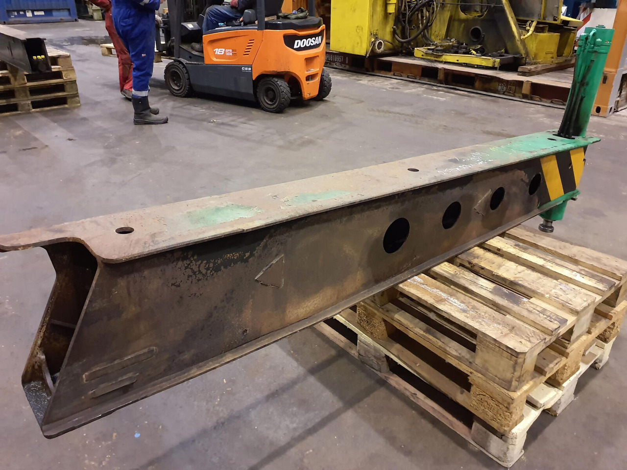 FAUN ATF 60-3 front outigger beam - Suspensão para Grua móvel: foto 4 FAUN ATF 60-3 front outigger beam - Suspensão para Grua móvel: foto 4