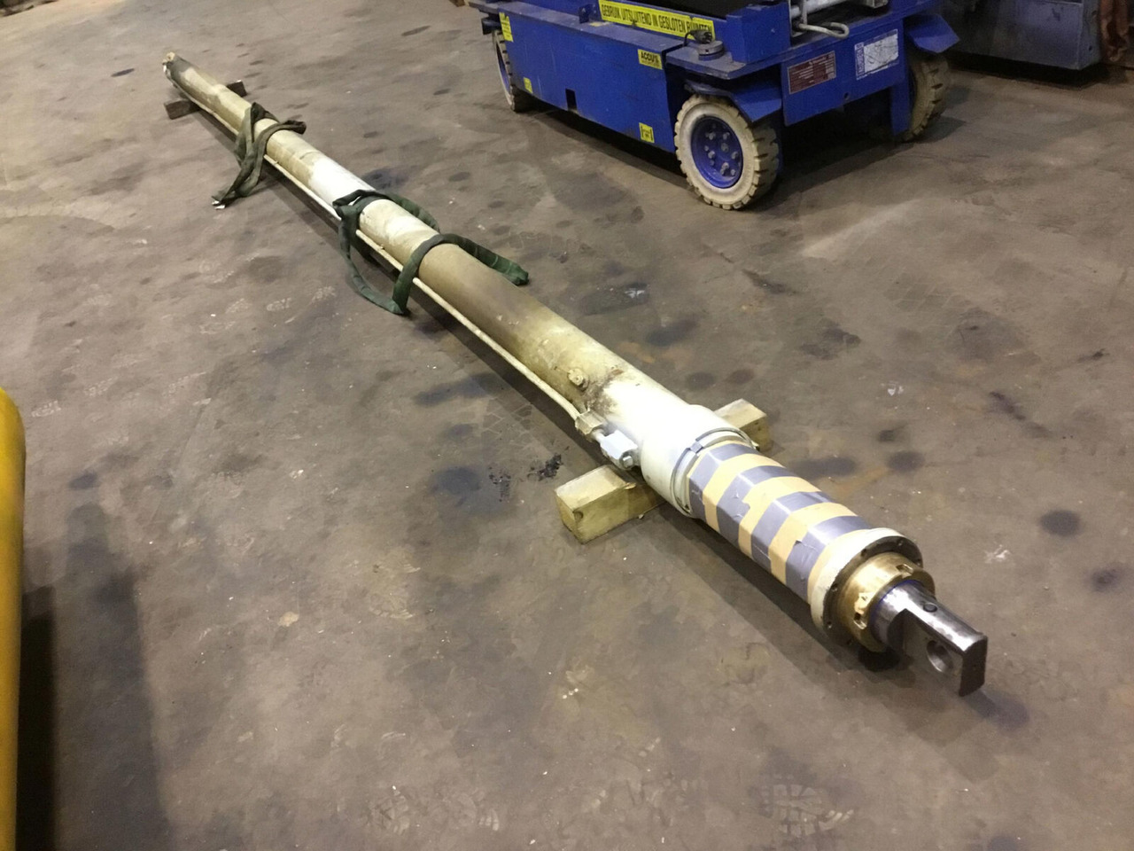 FAUN RTF 30 telescopic cylinder double - Cilindro hidráulico para Grua móvel: foto 2 FAUN RTF 30 telescopic cylinder double - Cilindro hidráulico para Grua móvel: foto 2