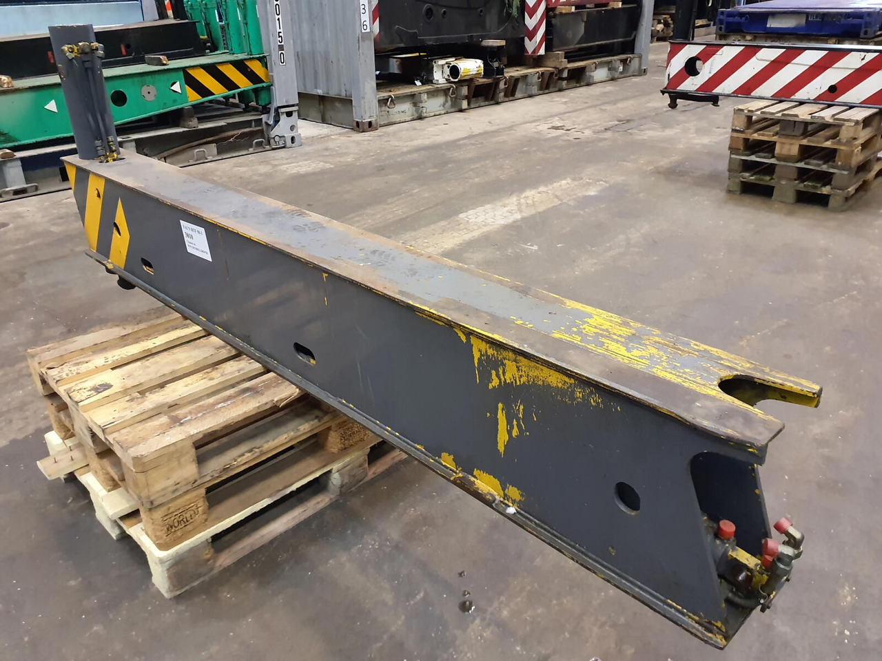 FAUN RTF 50-3 outrigger beam front complete - Suspensão para Guindaste: foto 4 FAUN RTF 50-3 outrigger beam front complete - Suspensão para Guindaste: foto 4