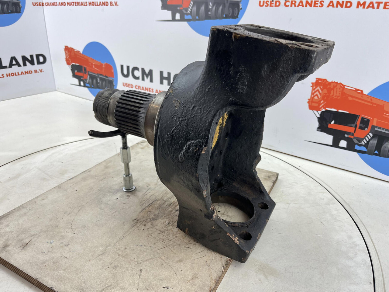 Grove AT 750 BE Steering knuckle 16 holes - Manga de eixo para Grua móvel: foto 4 Grove AT 750 BE Steering knuckle 16 holes - Manga de eixo para Grua móvel: foto 4