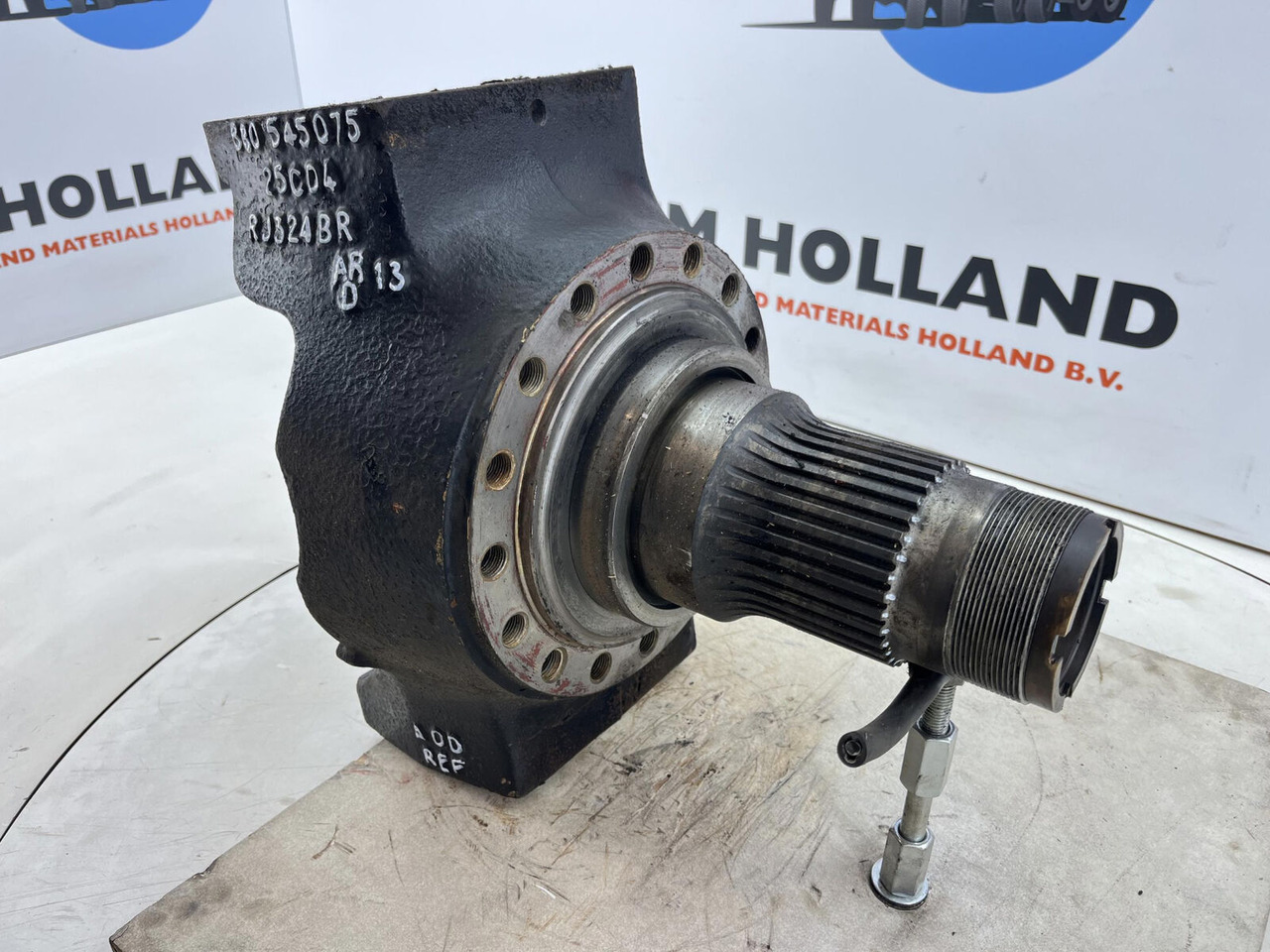 Grove AT 750 BE Steering knuckle 16 holes - Manga de eixo para Grua móvel: foto 3 Grove AT 750 BE Steering knuckle 16 holes - Manga de eixo para Grua móvel: foto 3