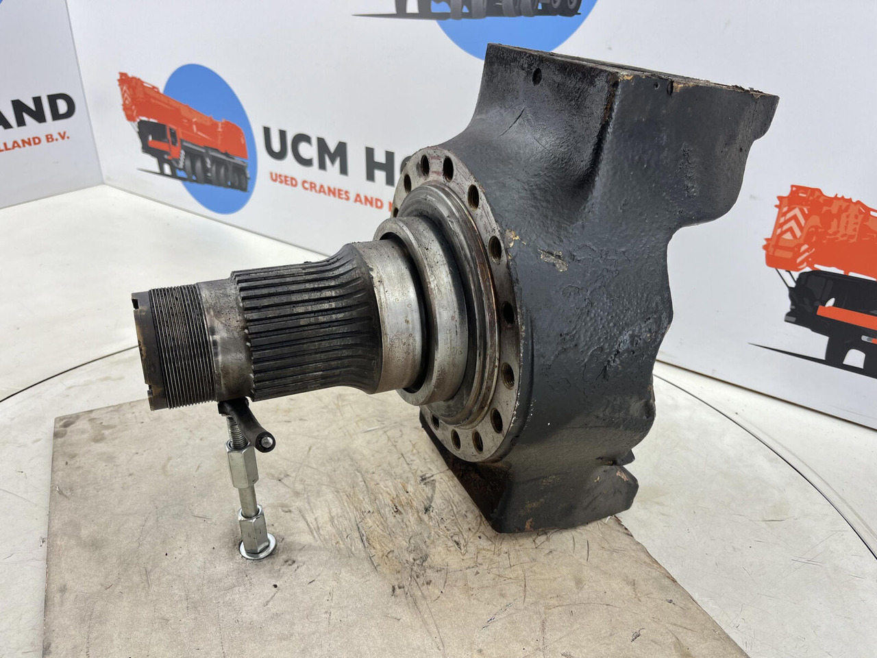 Grove AT 750 BE Steering knuckle 16 holes - Manga de eixo para Grua móvel: foto 1 Grove AT 750 BE Steering knuckle 16 holes - Manga de eixo para Grua móvel: foto 1