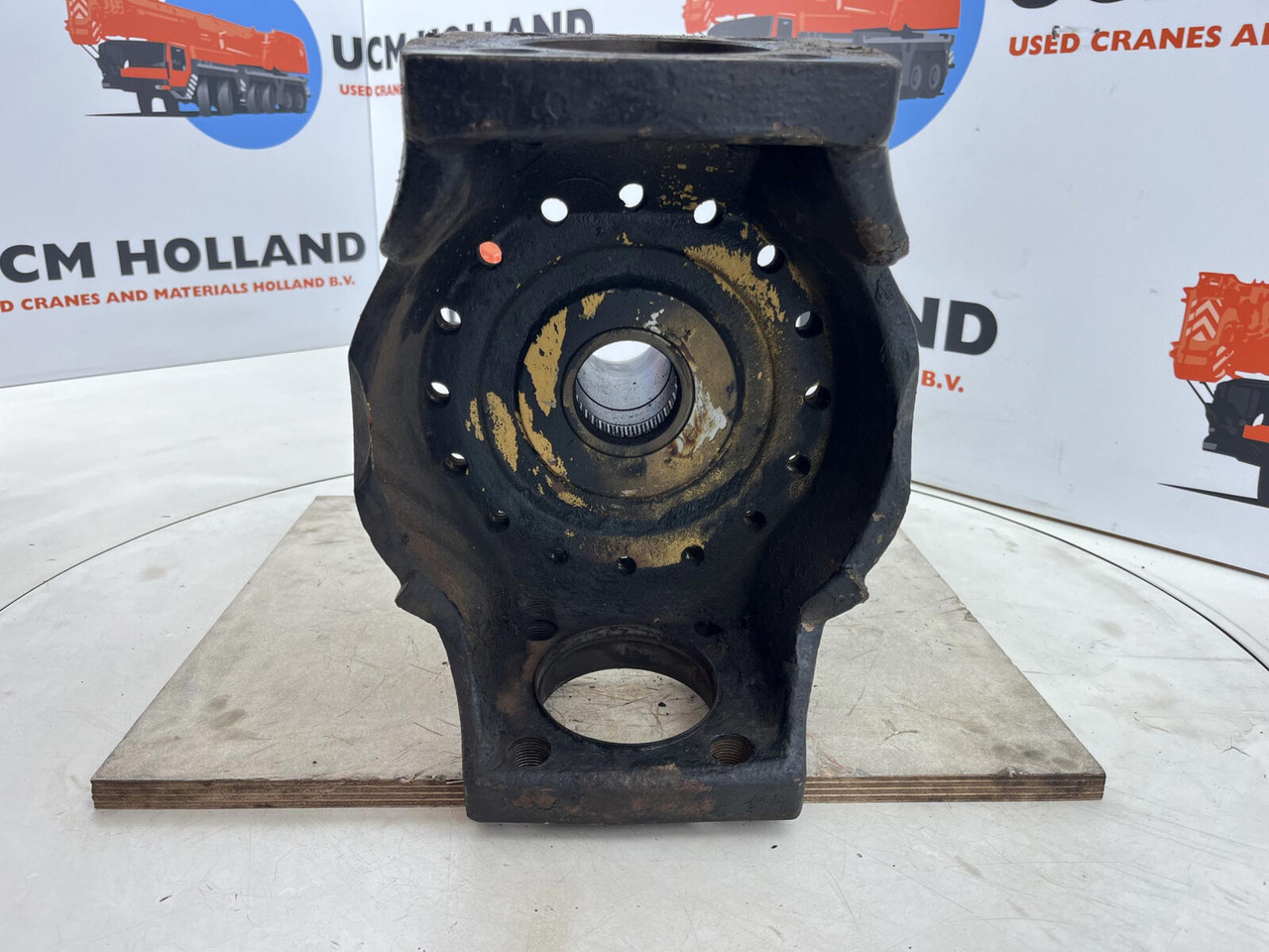 Grove AT 750 BE Steering knuckle 16 holes - Manga de eixo para Grua móvel: foto 5 Grove AT 750 BE Steering knuckle 16 holes - Manga de eixo para Grua móvel: foto 5