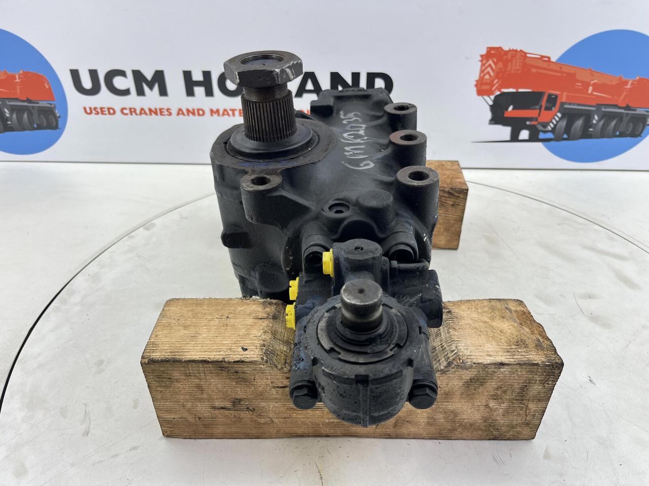 Grove GMK 2035 steering box - Caixa de direção para Grua móvel: foto 3 Grove GMK 2035 steering box - Caixa de direção para Grua móvel: foto 3