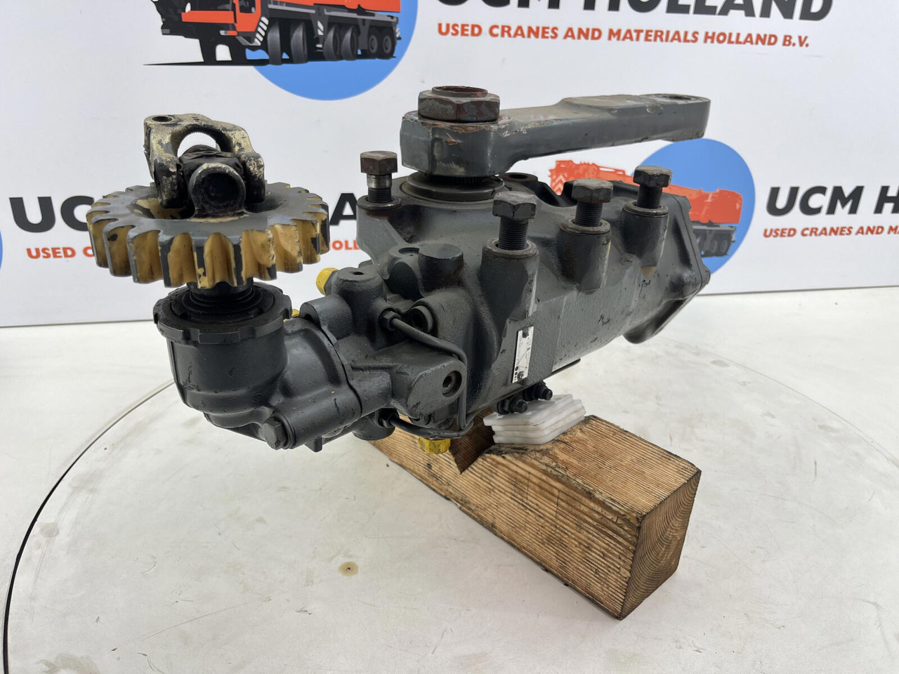 Grove GMK 2035 steering box - Caixa de direção para Grua móvel: foto 2 Grove GMK 2035 steering box - Caixa de direção para Grua móvel: foto 2