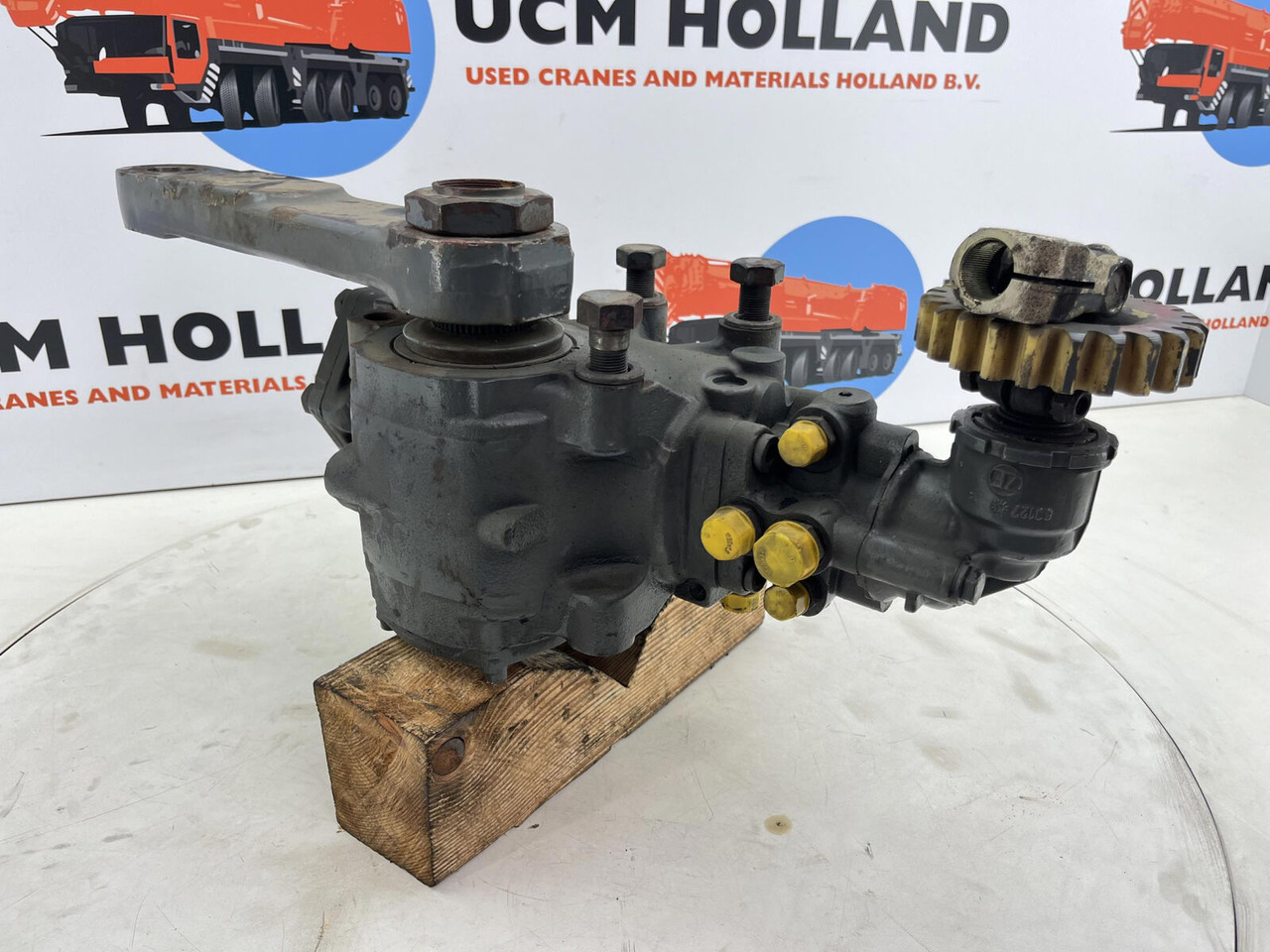 Grove GMK 2035 steering box - Caixa de direção para Grua móvel: foto 3 Grove GMK 2035 steering box - Caixa de direção para Grua móvel: foto 3