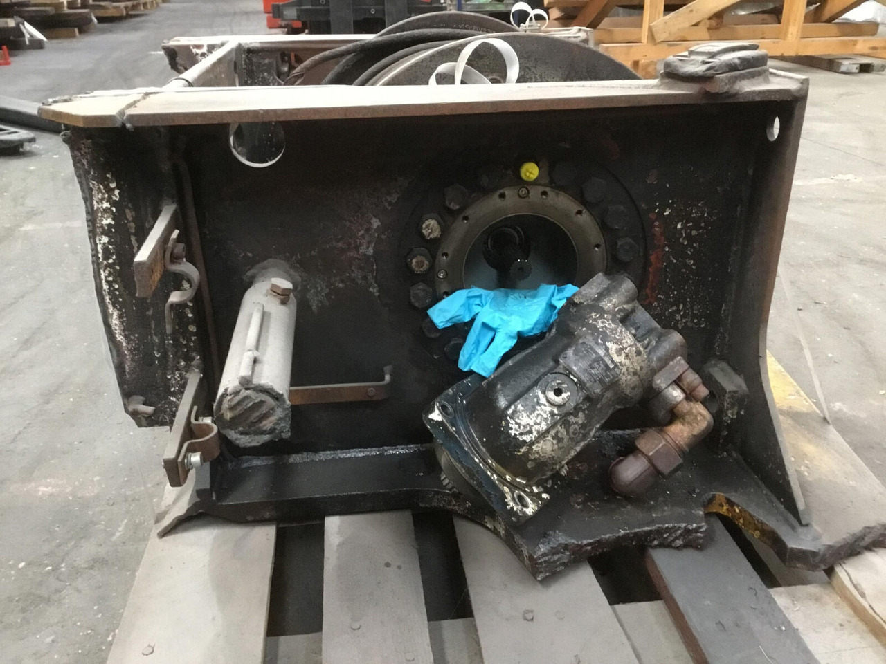 Grove GMK 2035 winch - Molinete para Grua móvel: foto 5 Grove GMK 2035 winch - Molinete para Grua móvel: foto 5