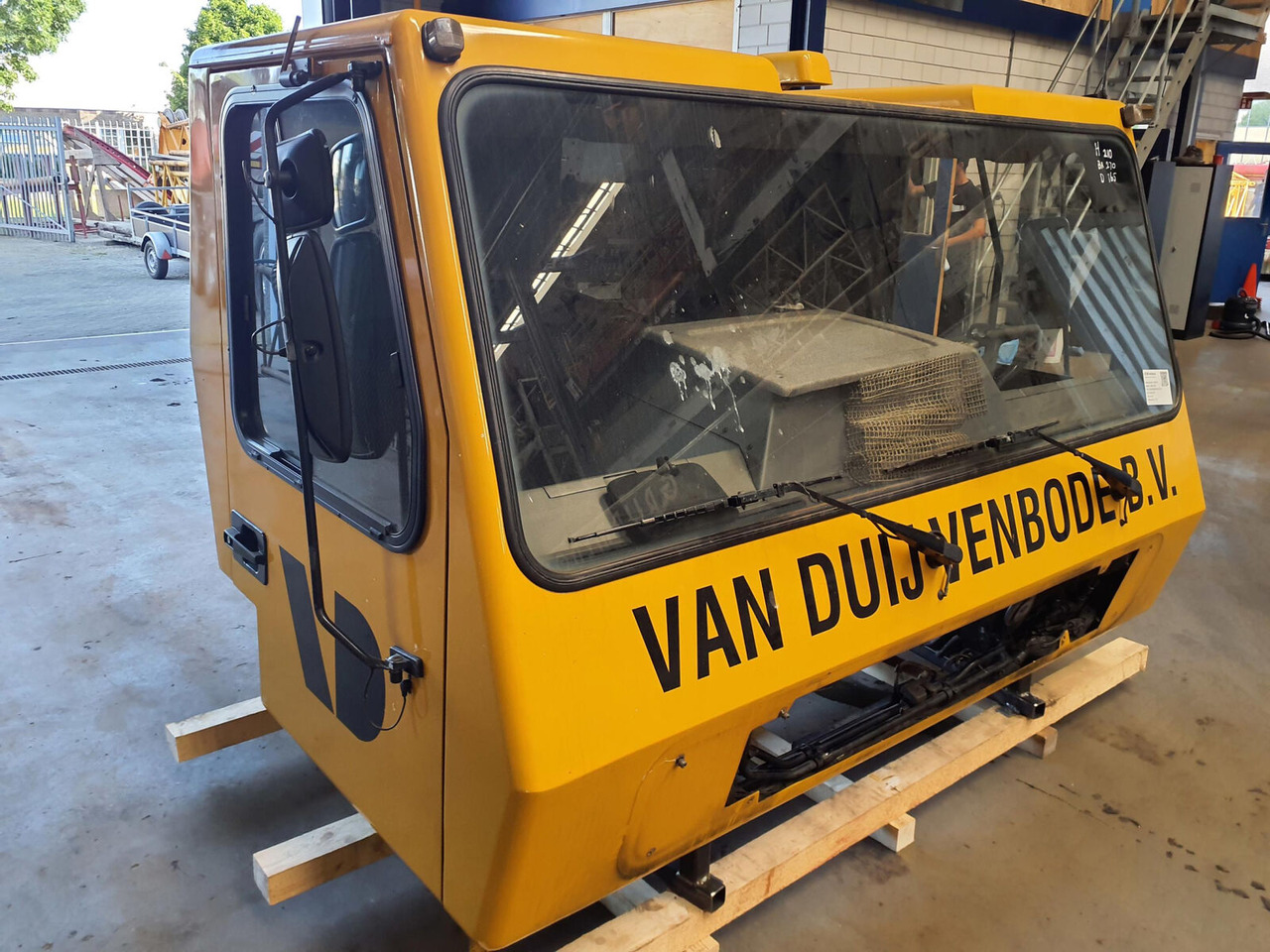 Grove GMK 3050 driver cabine complete - Cabine para Grua móvel: foto 2 Grove GMK 3050 driver cabine complete - Cabine para Grua móvel: foto 2