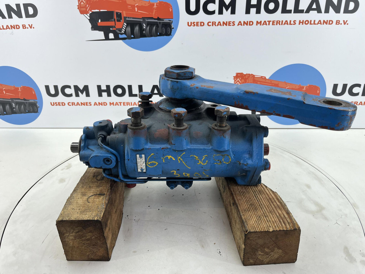 Grove GMK 3050 steering box - Caixa de direção para Grua móvel: foto 1 Grove GMK 3050 steering box - Caixa de direção para Grua móvel: foto 1