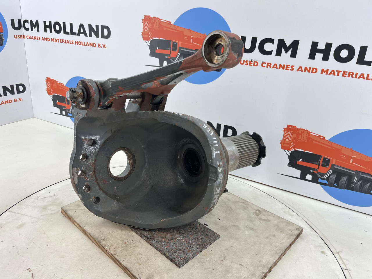 Grove GMK 3055 Steering knuckle 16 holes axle 1 right - Manga de eixo para Grua móvel: foto 4 Grove GMK 3055 Steering knuckle 16 holes axle 1 right - Manga de eixo para Grua móvel: foto 4