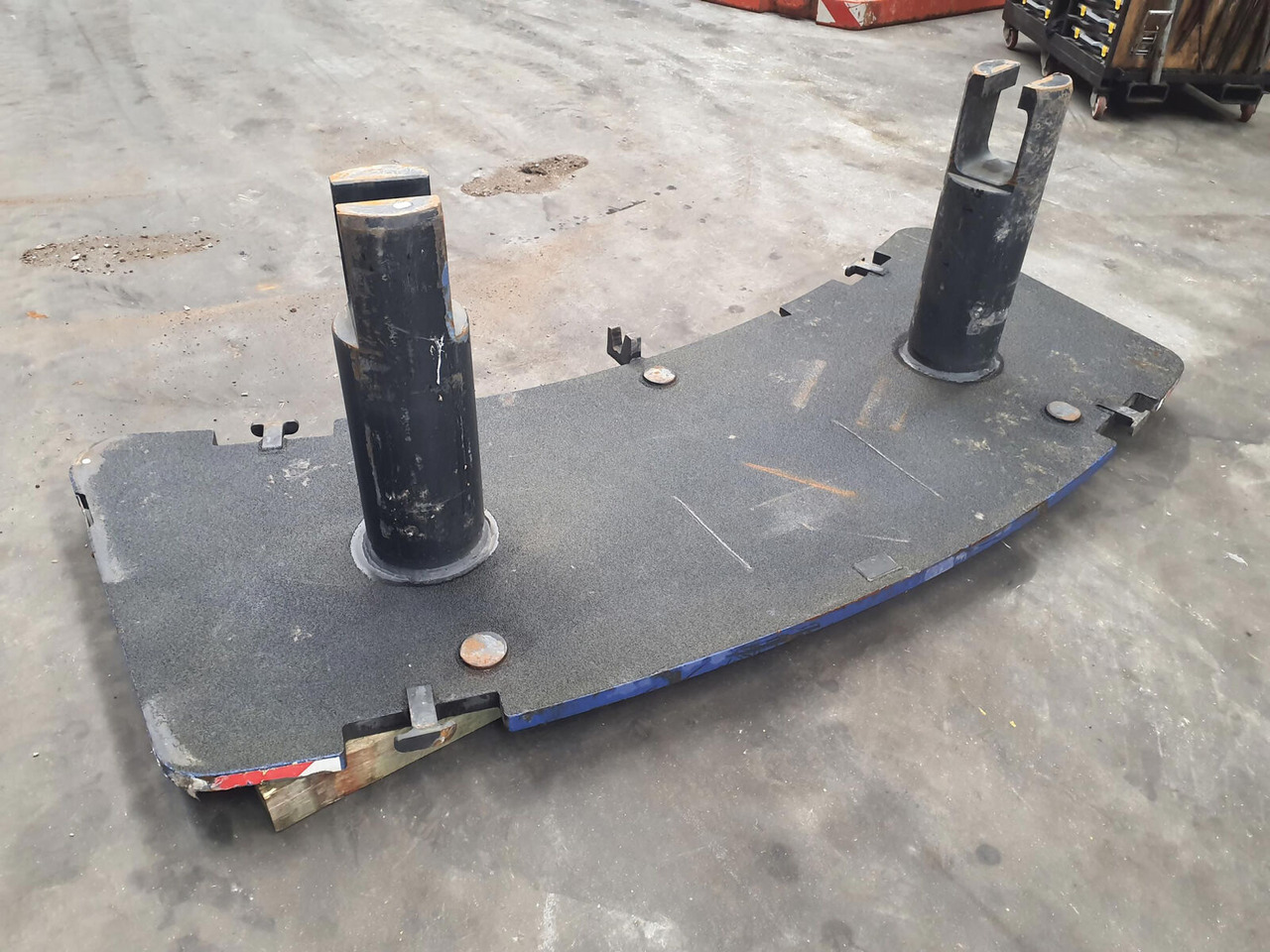 Grove GMK 4090 counterweight 1.1T - Contrapeso para Grua móvel: foto 3 Grove GMK 4090 counterweight 1.1T - Contrapeso para Grua móvel: foto 3